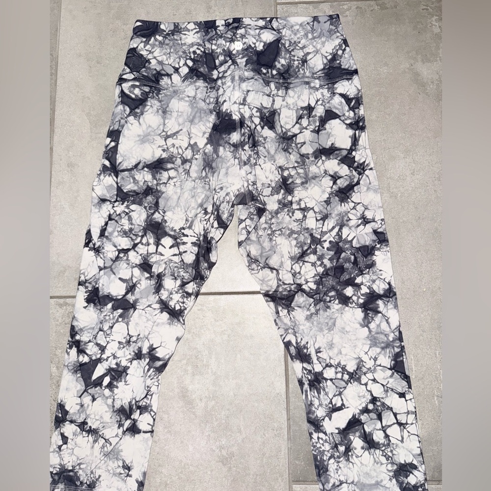 Lululemon Wunder Under Crop Hi-Rise *Full-On Luxtreme Dual Shibori 21" Size 10 - Picture 6 of 13